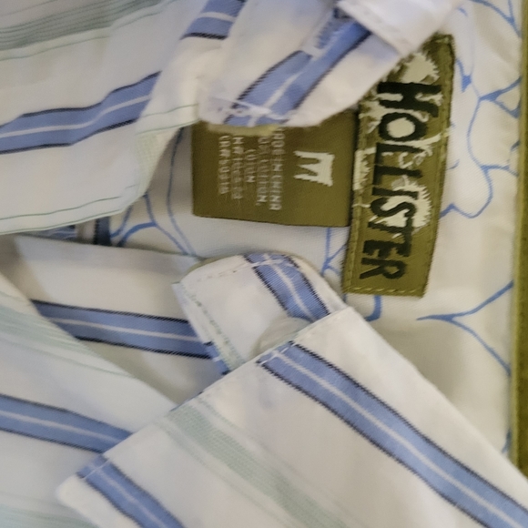 Lot of 4 A&F, Hollister dress shirts - Picture 5 of 7